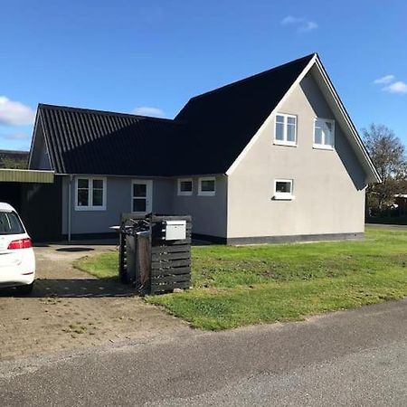 Hyggeligt Byhus Taet Ved Skov Og Togstation Aalbaek Exterior photo